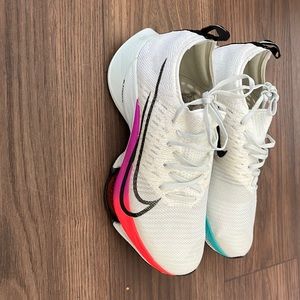 Nike Air Zoom Tempo NEXT% Flyknit Women’s Running